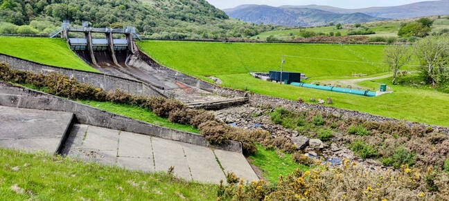 Coedty dam today. the concrete spillways are new. The entire section in this image collapsed on the night of the disaster