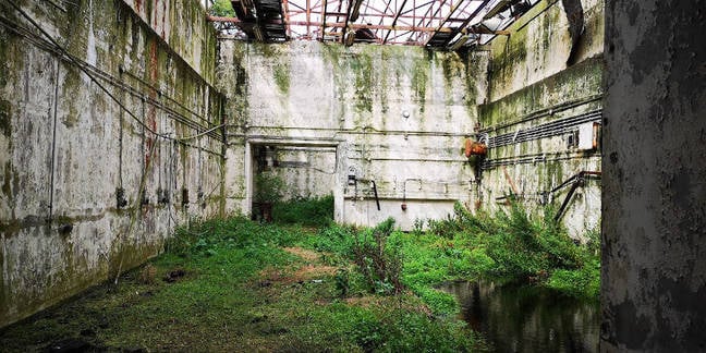 The view inside AWRE Lab 1 – note the state of the roof (click to enlarge). Pic: Alun Taylor 